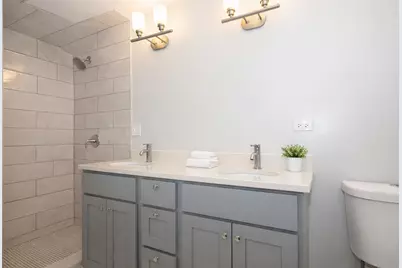 7915 S Paxton Avenue, Chicago, IL 60617 - Photo 12