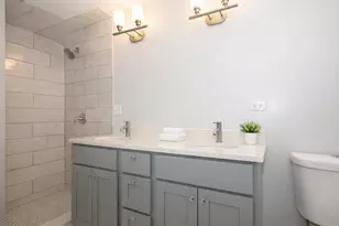 7915 S Paxton Ave, Chicago, IL 60617 - Photo 12