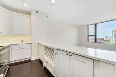 501 N Clinton Street #901, Chicago, IL 60654 - Photo 4