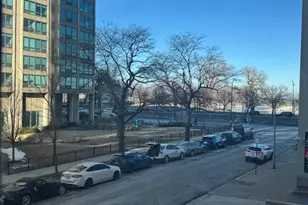 525 W Hawthorne Pl, Chicago, IL 60657 - Photo 22