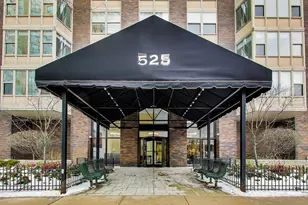 525 W Hawthorne Pl, Chicago, IL 60657 - Photo 2