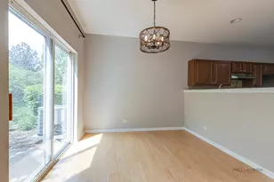 708 Valley View Ct, Aurora, IL 60502 - Photo 8