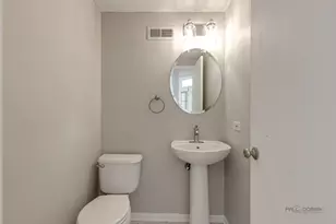 708 Valley View Ct, Aurora, IL 60502 - Photo 16