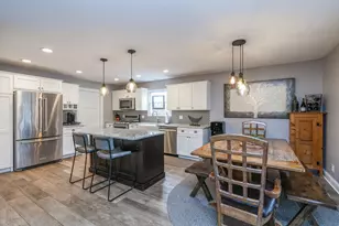 410 W Cook St, Manteno, IL 60950 - Photo 8