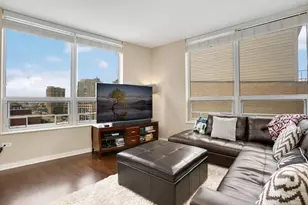 330 W Grand Ave, Chicago, IL 60654 - Photo 20