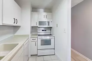 1122 N Clark St, Chicago, IL 60610 - Photo 12