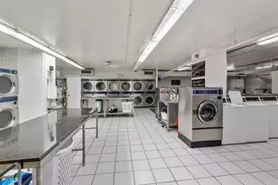 655 W Irving Park Rd, Chicago, IL 60613 - Photo 24