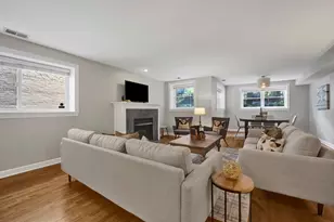 930 W Agatite Ave, Chicago, IL 60640 - Photo 2
