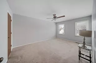 2547 College Hill Cir, Schaumburg, IL 60173 - Photo 16