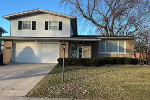 821 W Manor Ct, Glenwood, IL 60425 - Photo 1