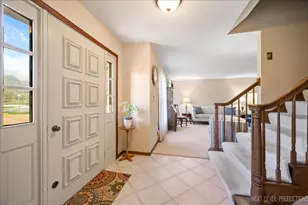39W955 Deer Run Dr, Saint Charles, IL 60175 - Photo 2