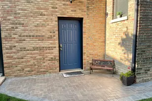 2112 N Sawyer Ave, Chicago, IL 60647 - Photo 2