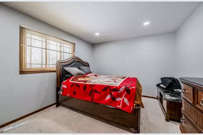 8821 W 100th St Street, Palos Hills, IL 60465 - Photo 12