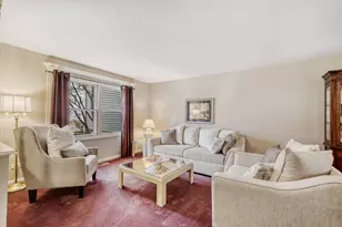 367 Thorncliffe Dr, Glendale Heights, IL 60139 - Photo 2