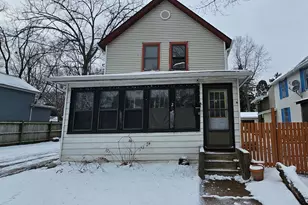 520 N County St, Waukegan, IL 60085 - Photo 1