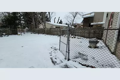 520 N County Street, Waukegan, IL 60085 - Photo 4