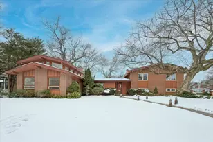 744 Sheridan Rd, Evanston, IL 60202 - Photo 2