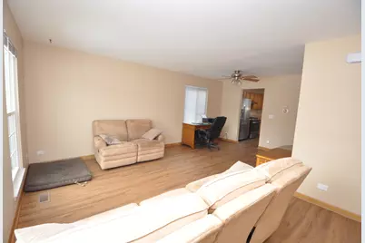 1146 E Tedy Court, Round Lake Beach, IL 60073 - Photo 4