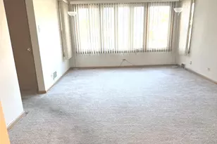 7121 W Foster Pl, Chicago, IL 60656 - Photo 6