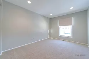 1380 Larchmont Dr, Buffalo Grove, IL 60089 - Photo 20