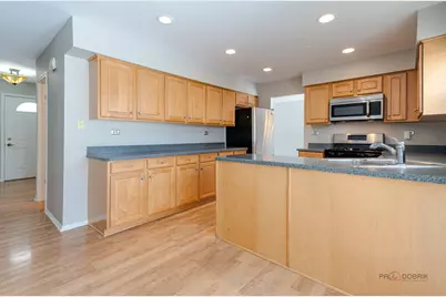 1380 Larchmont Drive, Buffalo Grove, IL 60089 - Photo 10