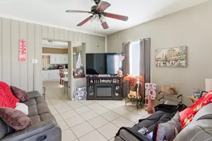 354 Woodlawn Ave, Aurora, IL 60506 - Photo 2