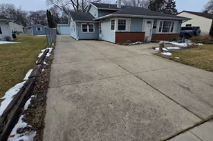 2201 Kingfisher Ln, Rolling Meadows, IL 60008 - Photo 4