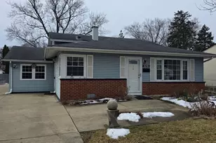 2201 Kingfisher Ln, Rolling Meadows, IL 60008 - Photo 2