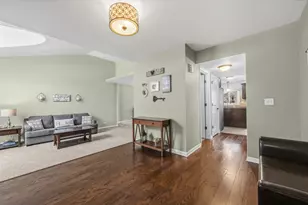 13 Callery Ct, Bolingbrook, IL 60490 - Photo 2