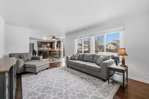 13 Callery Ct, Bolingbrook, IL 60490 - Photo 12