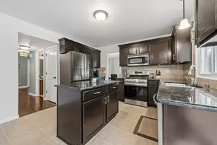 13 Callery Ct, Bolingbrook, IL 60490 - Photo 8