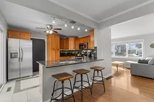 228 Wellington Dr, Crystal Lake, IL 60014 - Photo 12