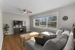 228 Wellington Dr, Crystal Lake, IL 60014 - Photo 8