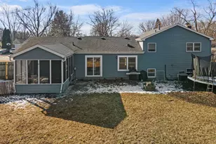 228 Wellington Dr, Crystal Lake, IL 60014 - Photo 6