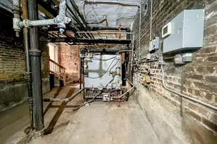 7951 S Muskegon Ave, Chicago, IL 60617 - Photo 10