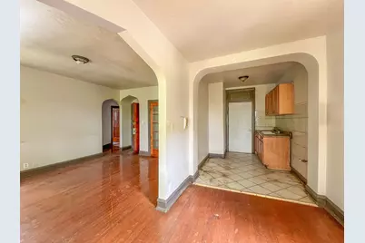 7951 S Muskegon Avenue, Chicago, IL 60617 - Photo 4