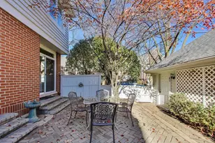 5937 N Sauganash Ln, Chicago, IL 60646 - Photo 32