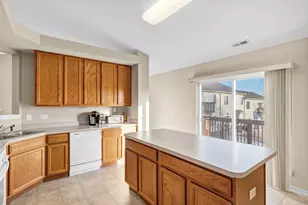 1633 Fredericksburg Ln, Aurora, IL 60503 - Photo 10