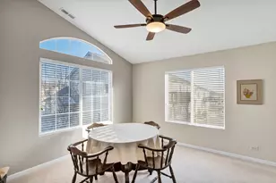 1633 Fredericksburg Ln, Aurora, IL 60503 - Photo 6