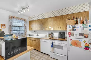 17617 Burnham Ave, Thornton, IL 60476 - Photo 6