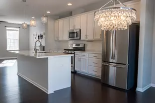 2534 Huntleigh Ln, Woodridge, IL 60517 - Photo 4