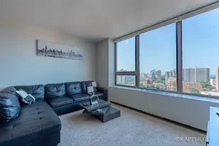 3930 N Pine Grove Ave, Chicago, IL 60613 - Photo 4