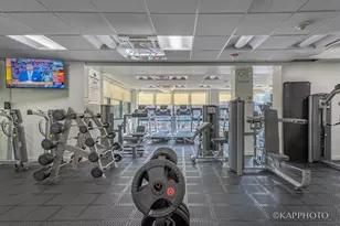 3930 N Pine Grove Ave, Chicago, IL 60613 - Photo 16