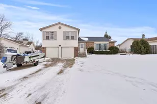 1767 Hemlock Dr, Glendale Heights, IL 60139 - Photo 1