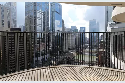 300 N State Street #2212, Chicago, IL 60654 - Photo 14