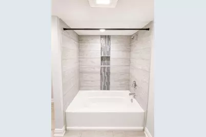 14008 S Saginaw Avenue, Burnham, IL 60633 - Photo 10