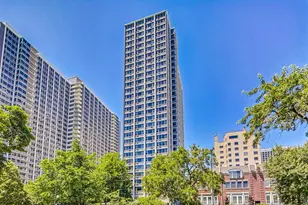 4250 N Marine Dr, Chicago, IL 60613 - Photo 2