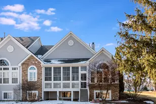 9416 Georgetown Ln, Crystal Lake, IL 60014 - Photo 2