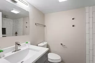 7700 S Paxton Ave, Chicago, IL 60649 - Photo 18