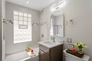 7700 S Paxton Ave, Chicago, IL 60649 - Photo 12